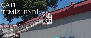 KAPALI PAZARYERİ ÇATISI TEMİZLENDİ..