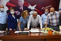 BAŞKAN POSBIYIK’IN DOĞUM GÜNÜNÜ PASTA KESEREK KUTLADILAR
